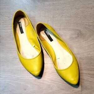 90s vintage leather Banana Yellow pointed toe ballerina flat shoes size 37